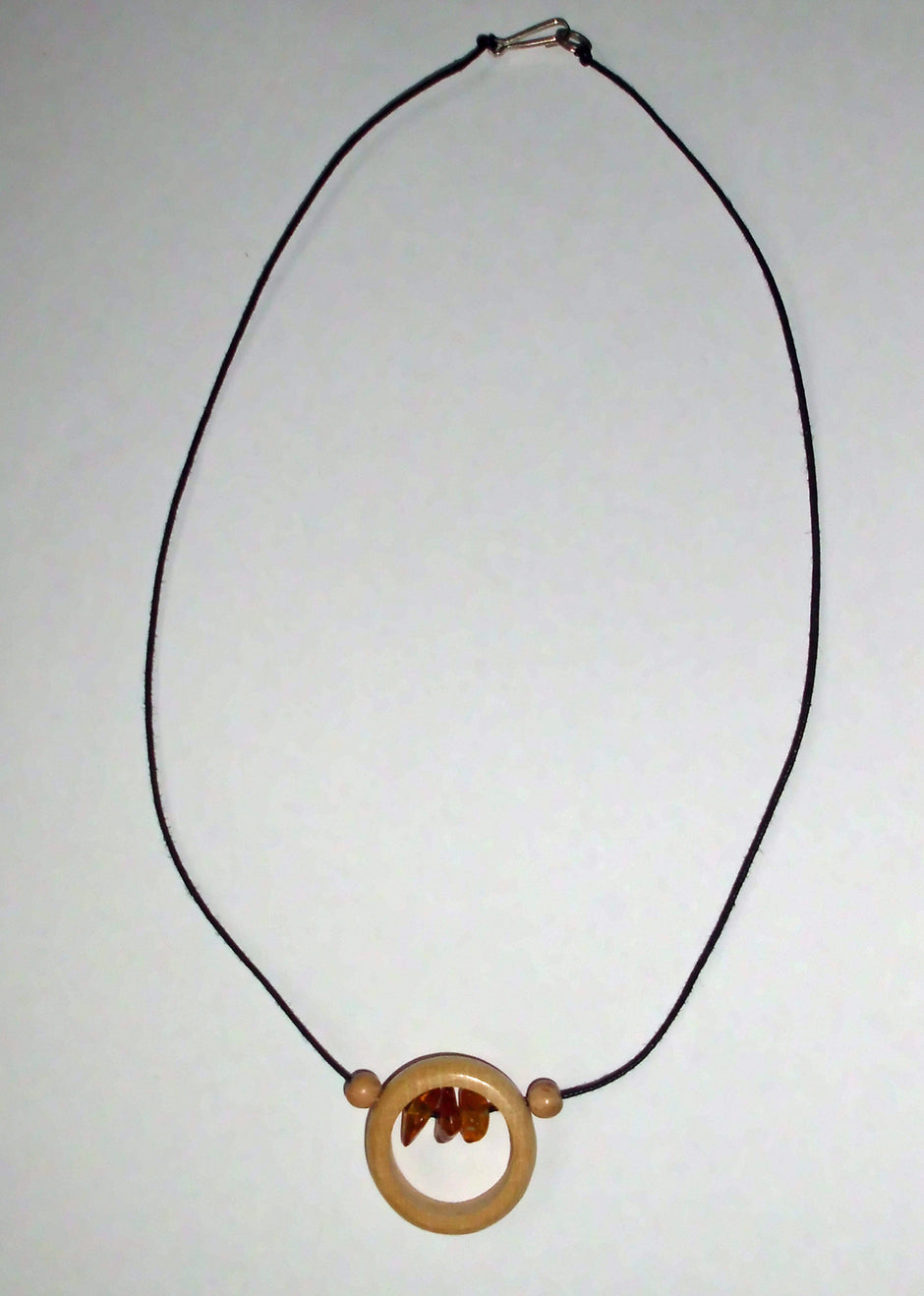 Collier aus Bernstein und Holzring, Einzelstück von Rügen