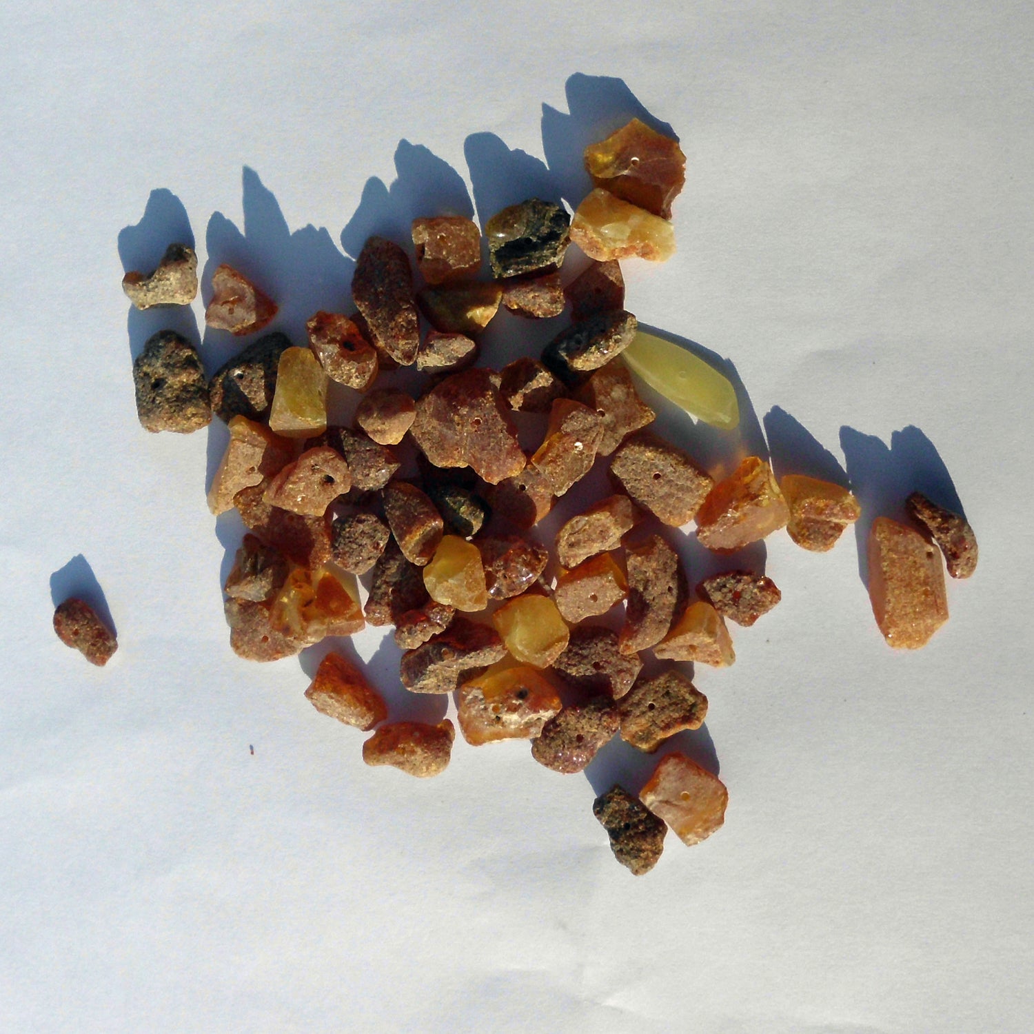 10 Gramm unpolierte Bernsteine zum Basteln, lose