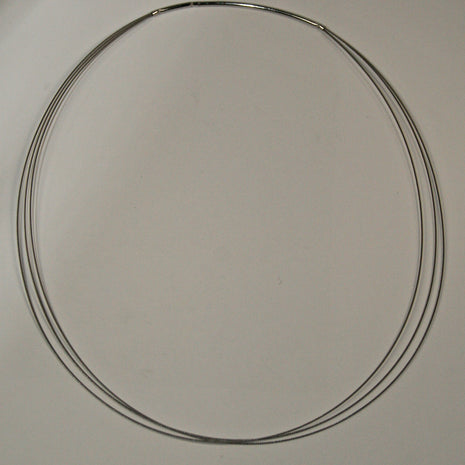 Silberfarbenes Drahtcollier mit Nylonummantelung, Unikat