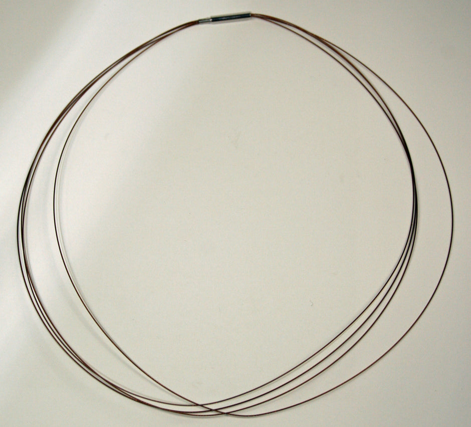 Kupferfarbenes Drahtcollier mit Stahl und Nylonummantelung