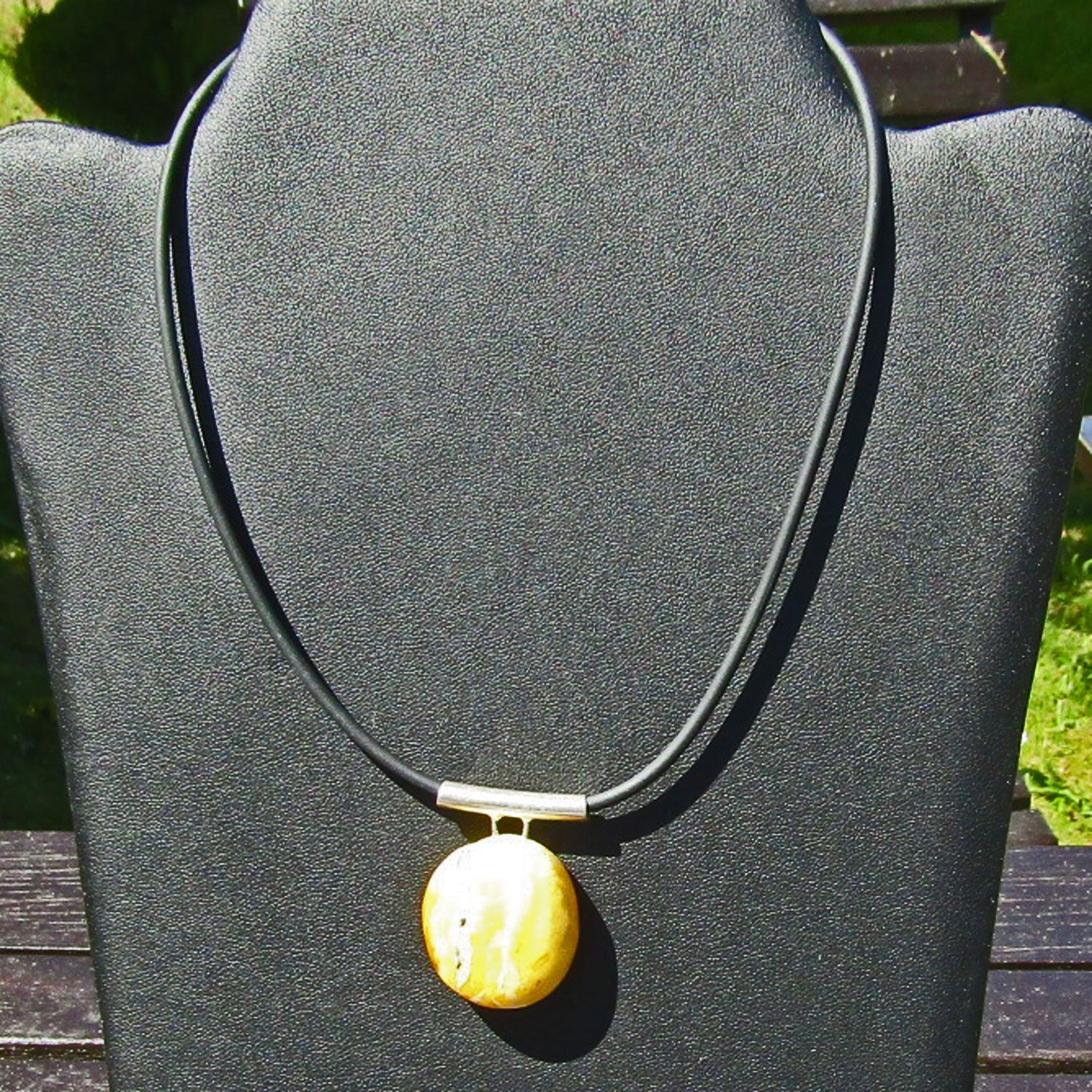 Heller Bernstein – gefasst in Silber