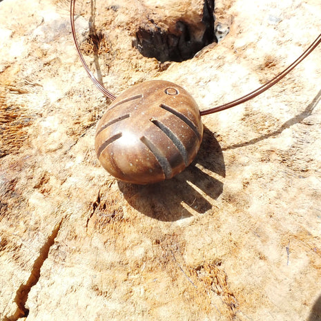 Steinfisch am Kupfer-Collier – Ostsee-Kiesel minimalistisch geschliffen
