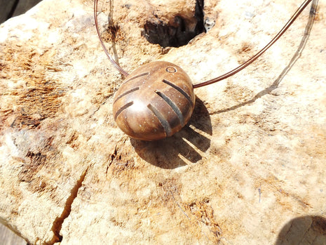 Steinfisch am Kupfer-Collier – Ostsee-Kiesel minimalistisch geschliffen