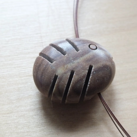 Steinfisch am Kupfer-Collier – Ostsee-Kiesel minimalistisch geschliffen