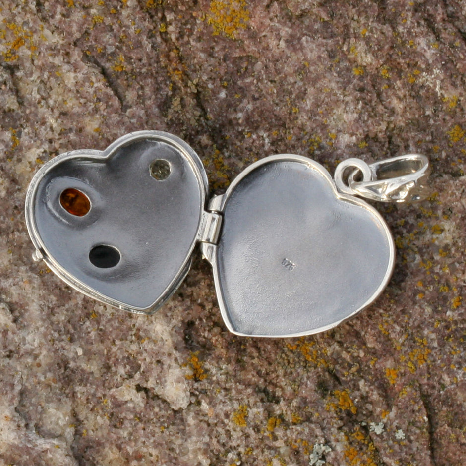 Silbernes Herz-Amulett mit 3 Bernsteinen, Unikat