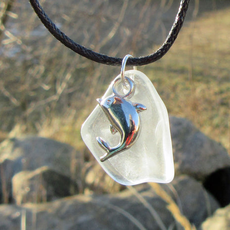 Seeglas-Anhänger Delfin am Baumwollband, Einzelstück