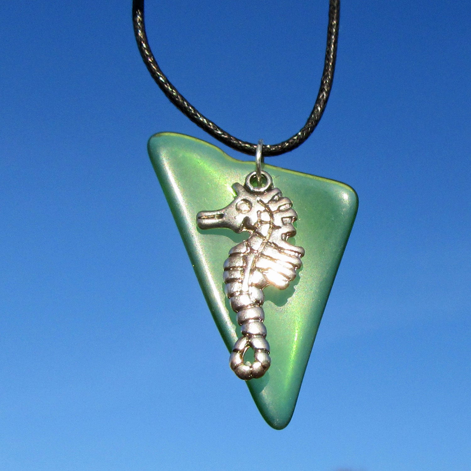 Seeglas-Anhänger mit Seepferdchen aus der Ostsee