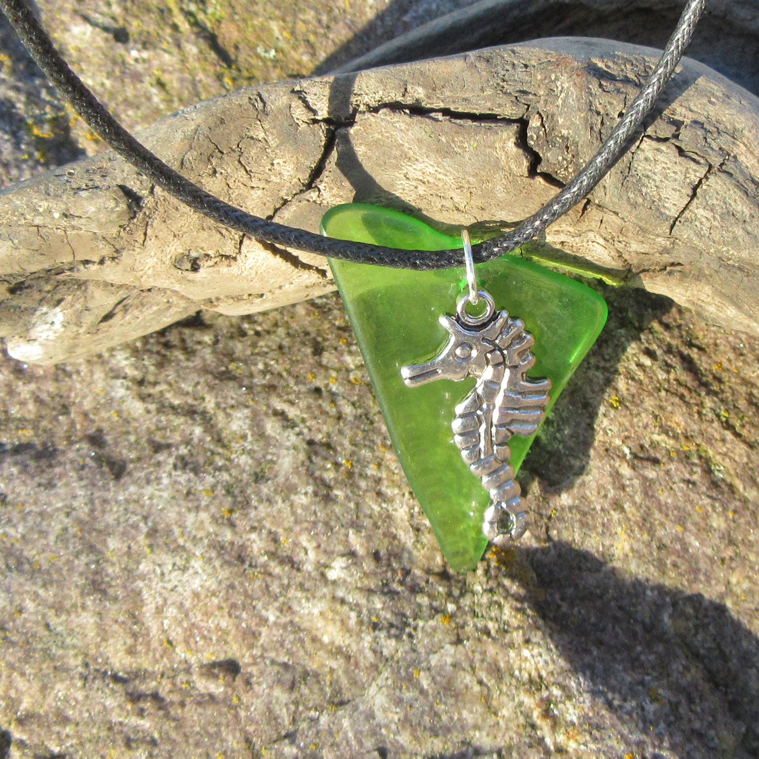 Seeglas-Anhänger mit Seepferdchen aus der Ostsee