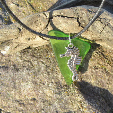 Seeglas-Anhänger mit Seepferdchen aus der Ostsee