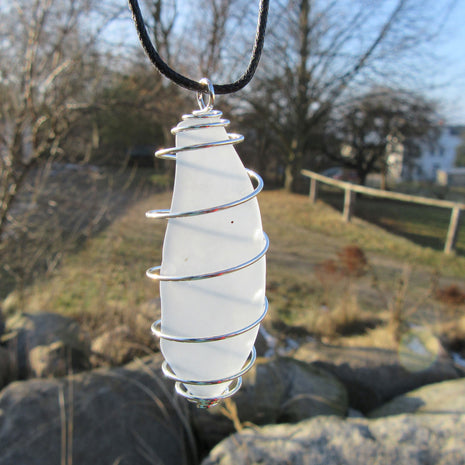 Anhänger aus Seeglas in Spirale, handgefertigt