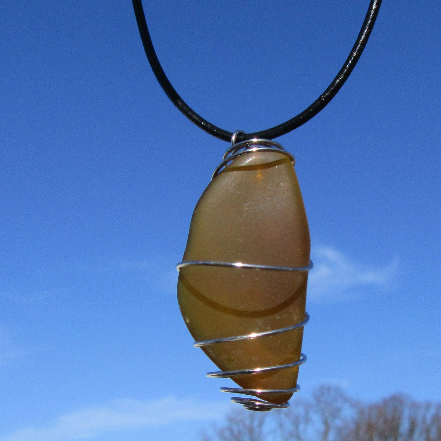 Braunes Seeglas in Spirale am Band, Unikat