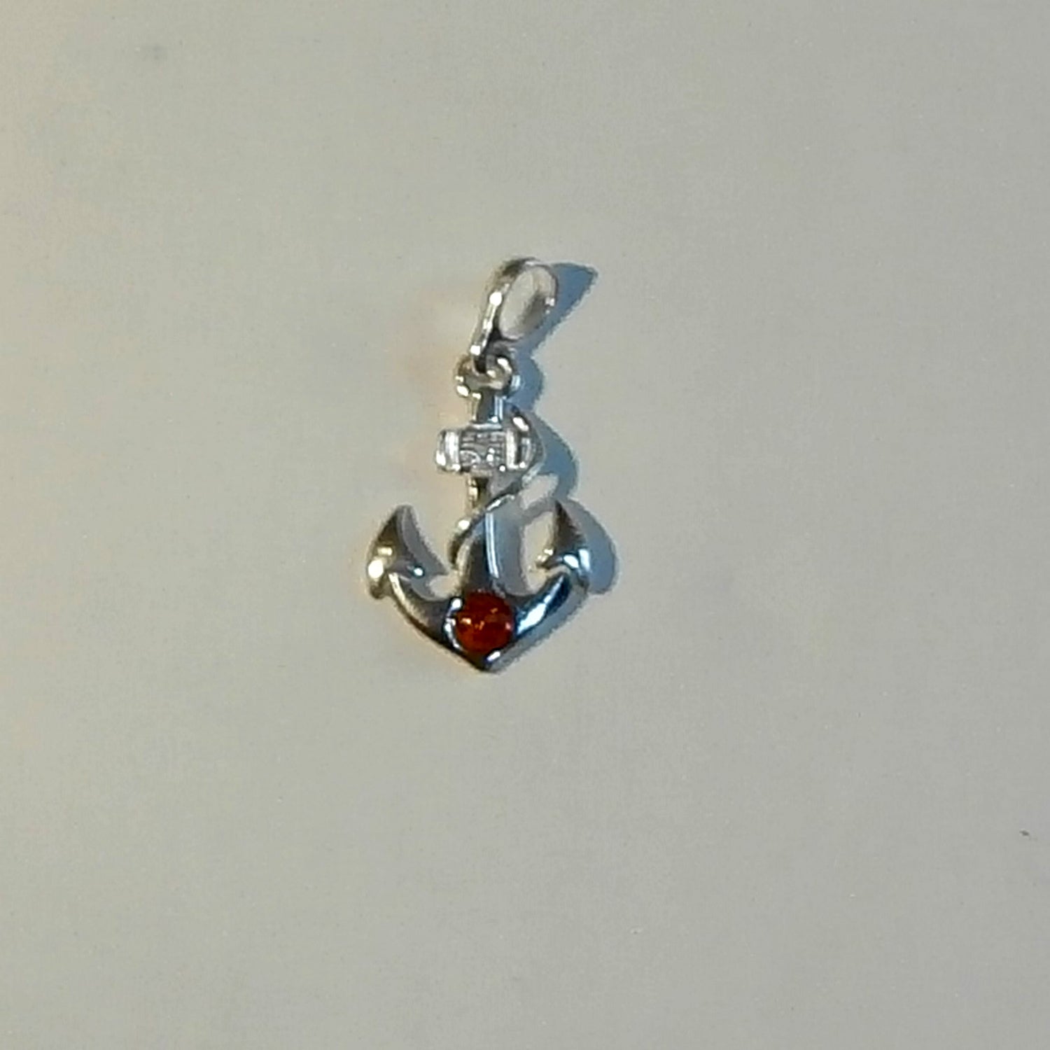 Schöner Anhänger Anker aus Silber mit Bernstein