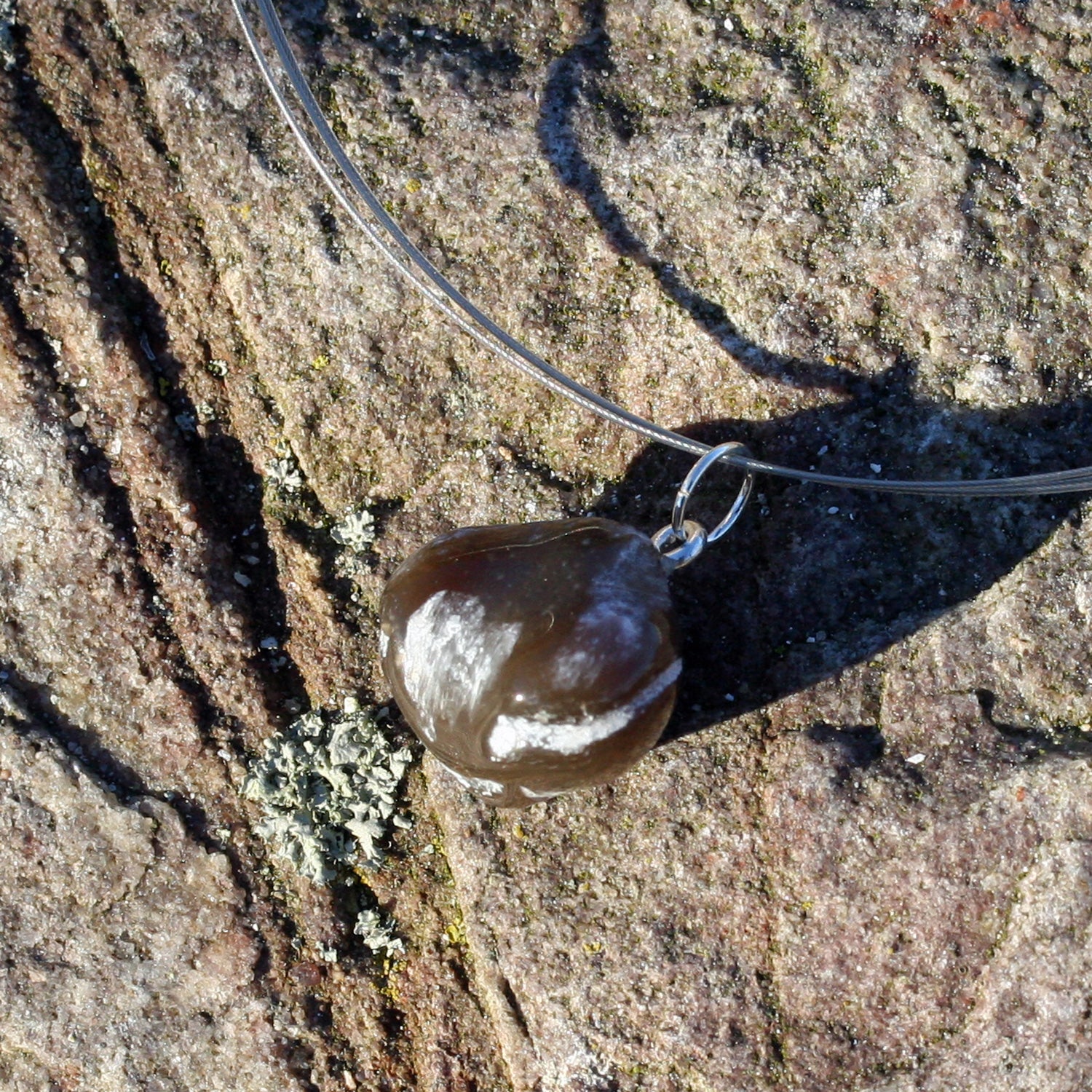Fossil-Anhänger Brachiopode aus Feuerstein und Silber