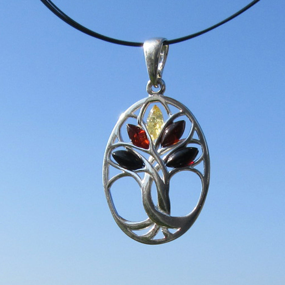 Ovaler Silberanhänger mit Bernstein, Baum des Lebens