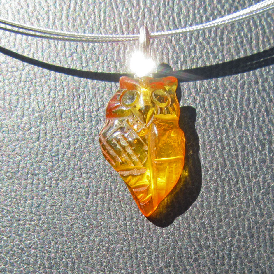 Bernsteineule Anhänger – Einzigartig und maritim