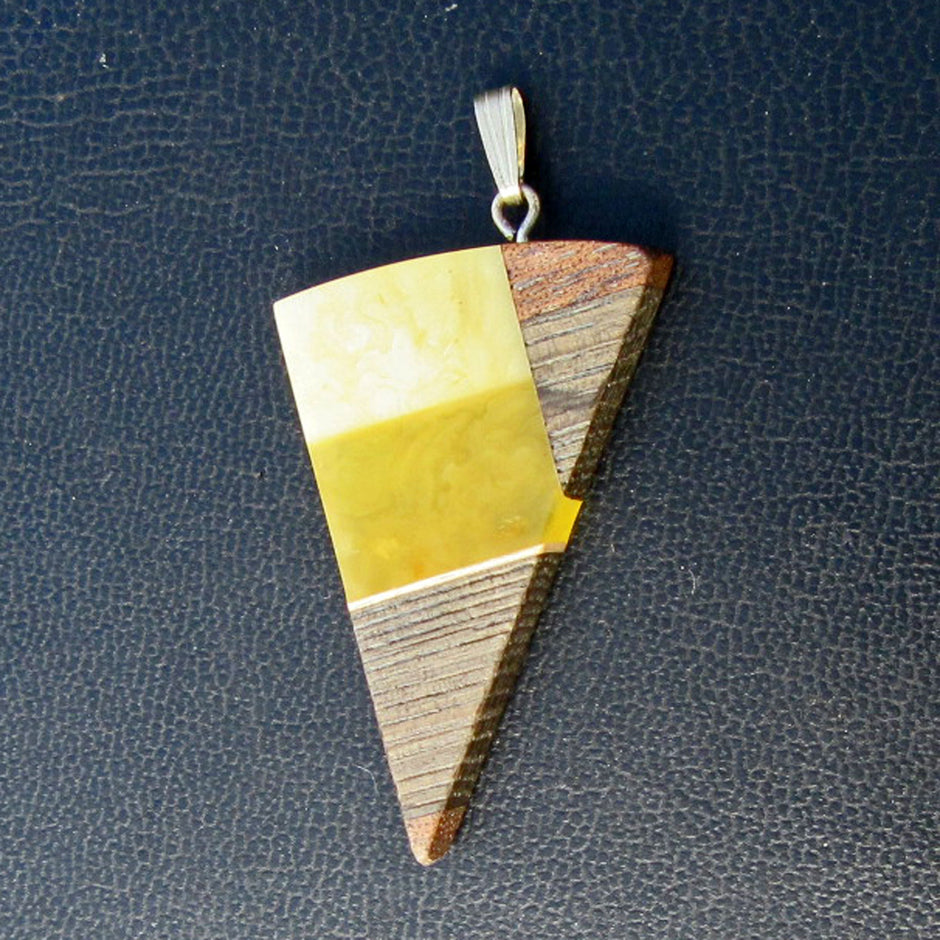 Wunderschöner, dreieckiger Anhänger aus Holz und hellem Bernstein