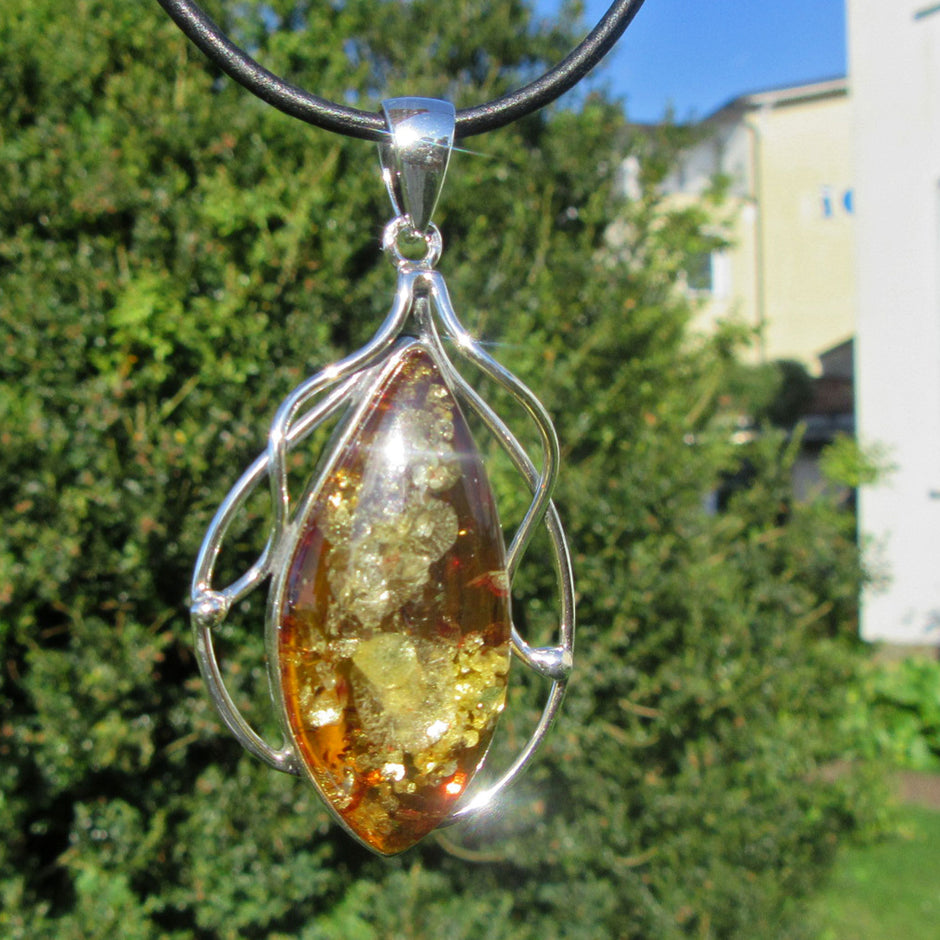 Großer Anhänger aus Bernstein und Silber – Unikat mit Tropfenform