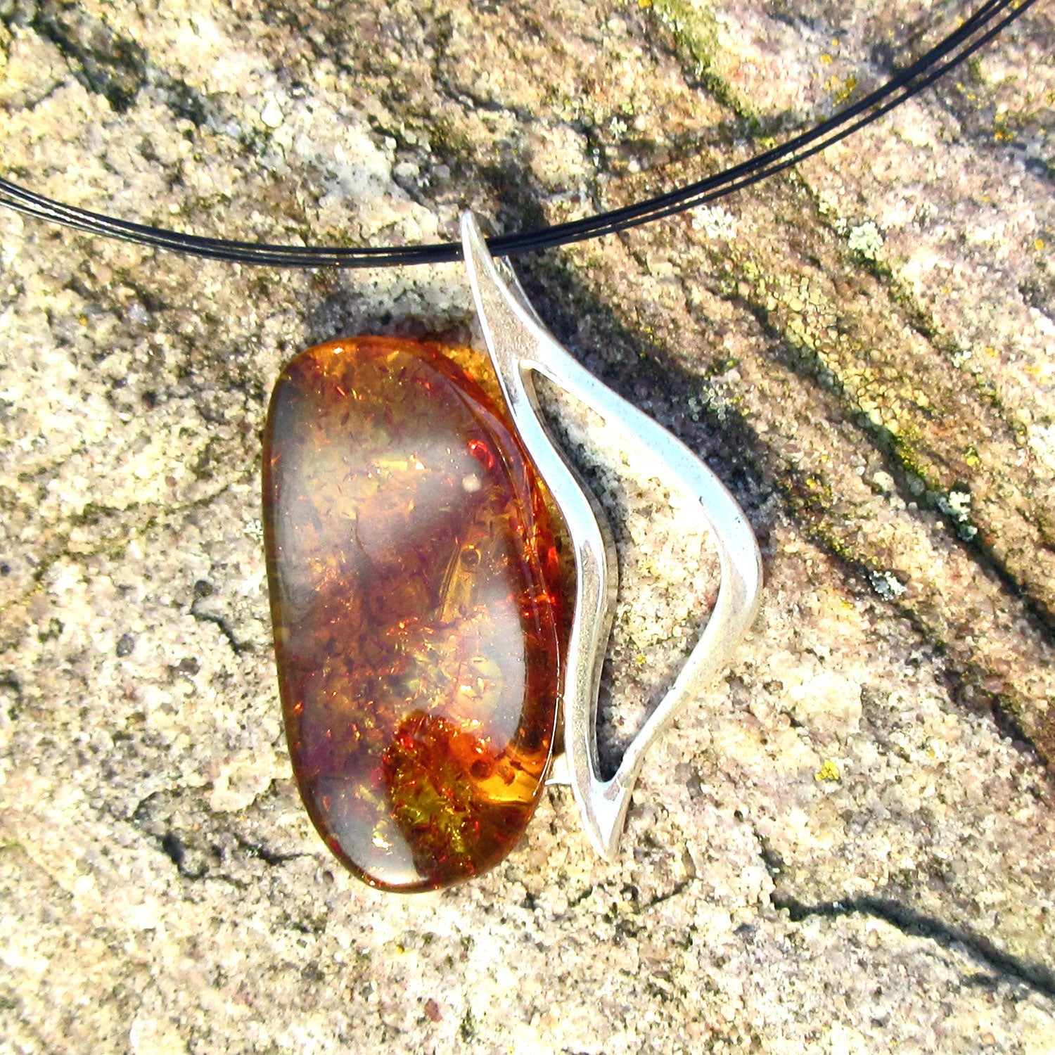 Kognacfarbener Bernsteinring aus 925er Silber, Unikat