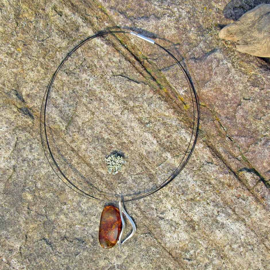 Kognacfarbener Bernsteinring aus 925er Silber, Unikat