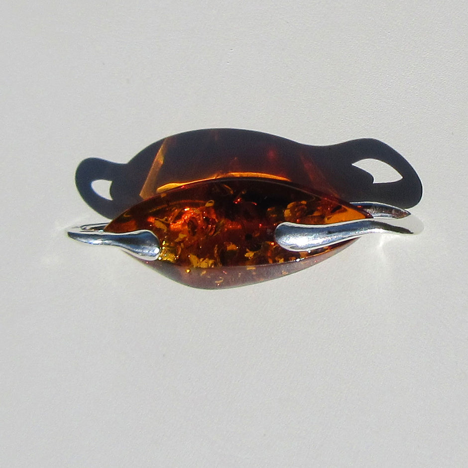 Länglicher Anhänger aus Bernstein mit Silber, Unikat