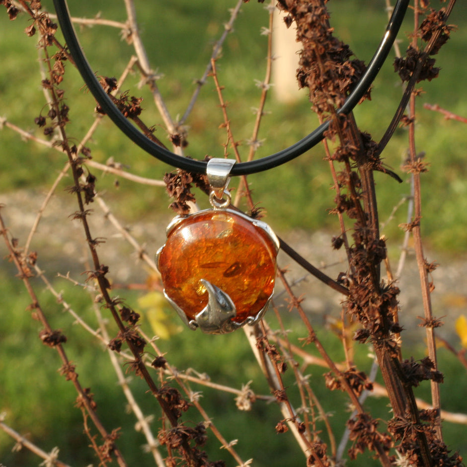 Einzelstück: Bernsteinanhänger mit filigranem Silber (925)