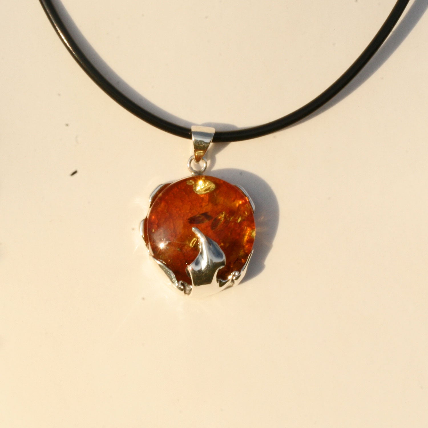 Einzelstück: Bernsteinanhänger mit filigranem Silber (925)