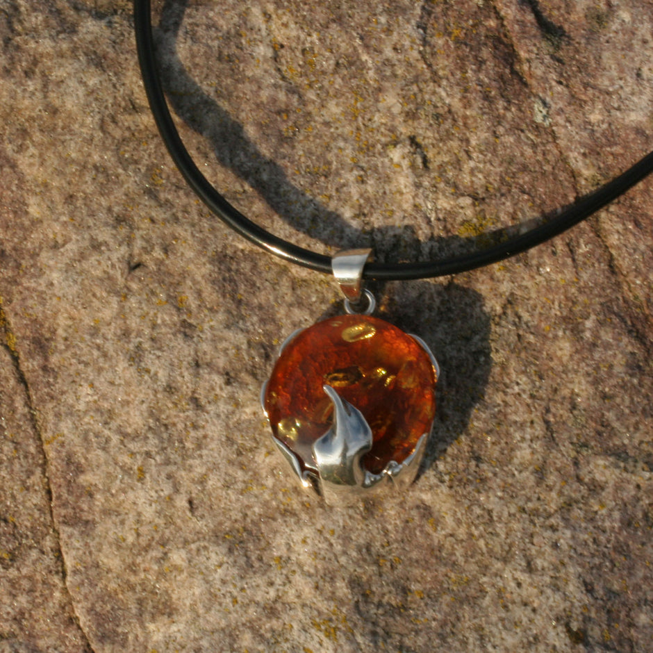 Einzelstück: Bernsteinanhänger mit filigranem Silber (925)