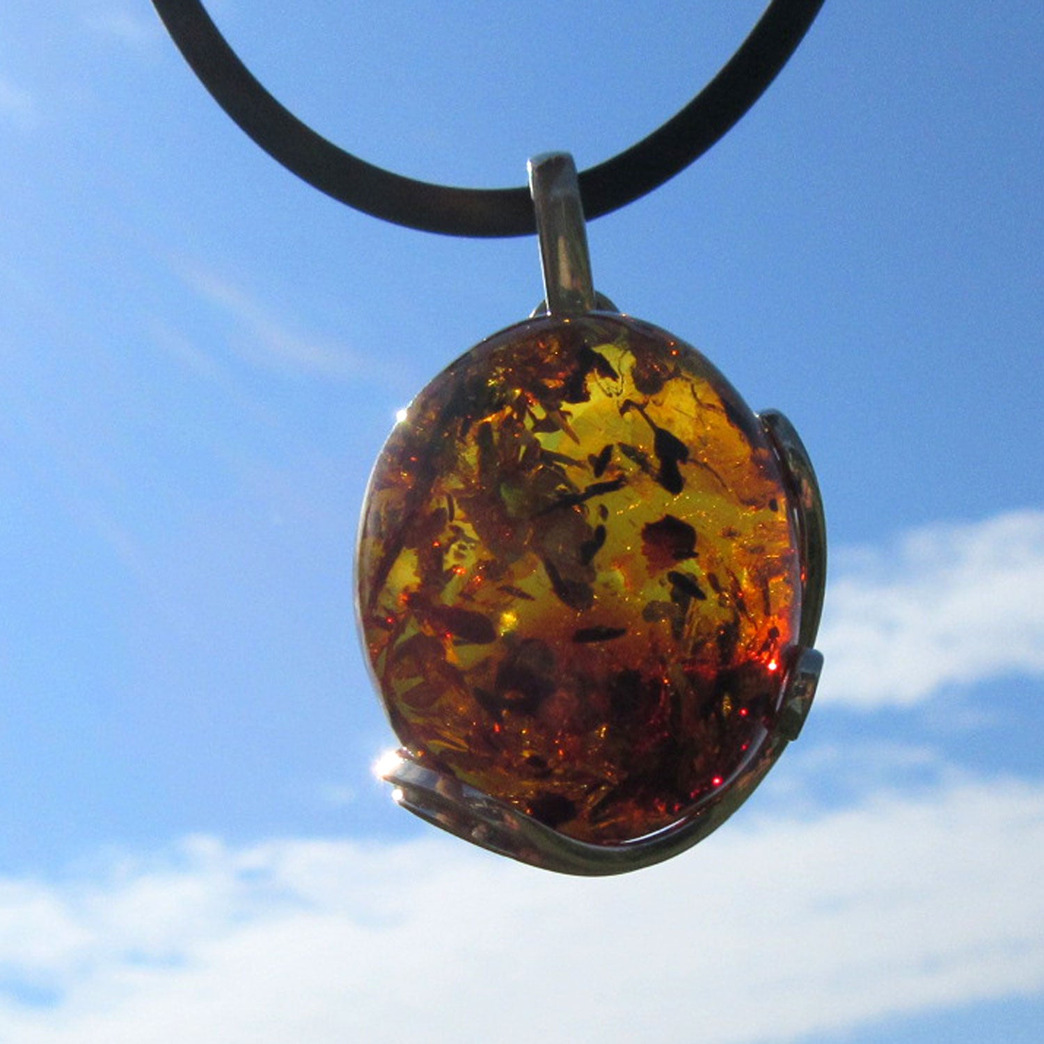 Einzelstück: Kognacfarbener Bernstein-Anhänger in Silber