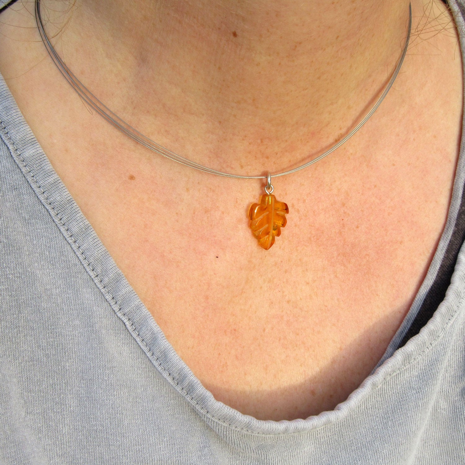 Bernstein Anhänger in Blattform – Einzelstück von Rügen