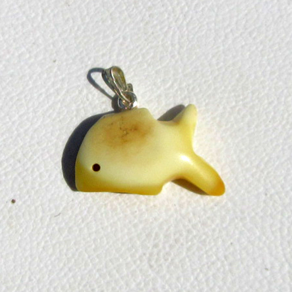 Fisch-Anhänger aus hellem Bernstein und Silber