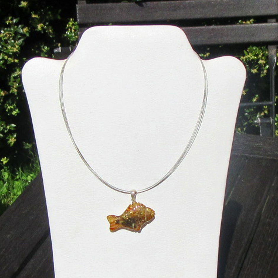 Bernsteinfisch Anhänger mit Einschlüssen, Unikat