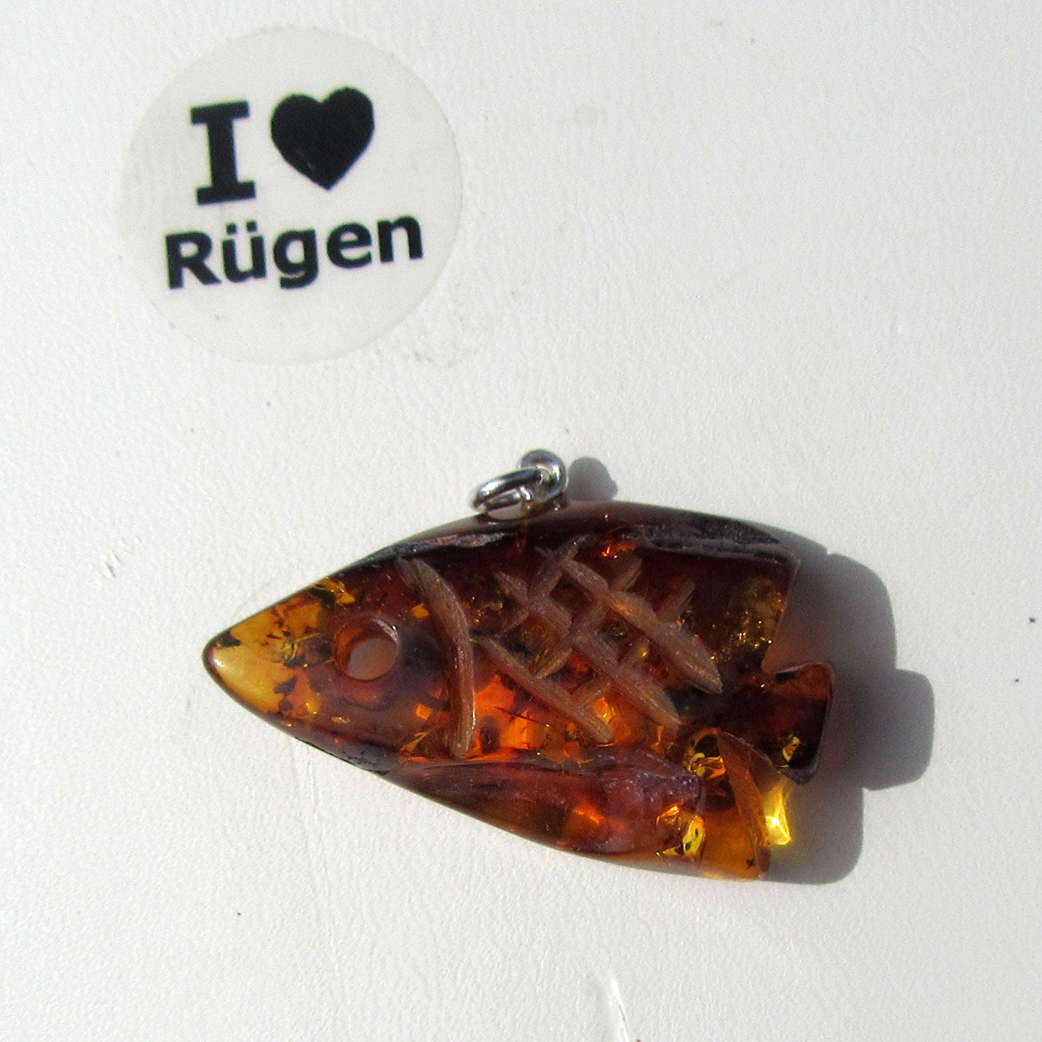 Einzelstück Bernsteinfisch mit Silberöse, kognacfarben