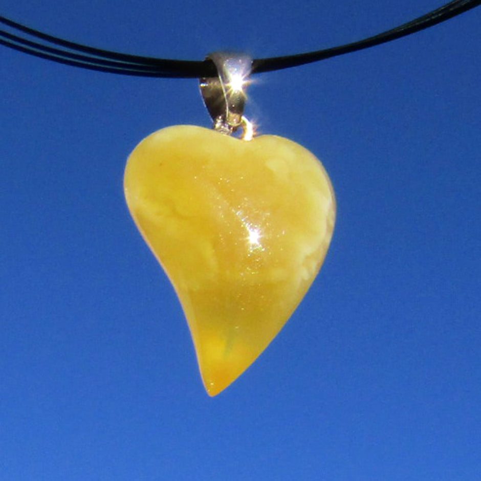 Einzigartiges Bernsteinherz in Butterscotch, Unikat