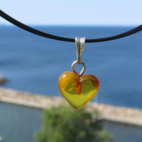 Kognacfarbenes Bernsteinherz aus 925er Silber