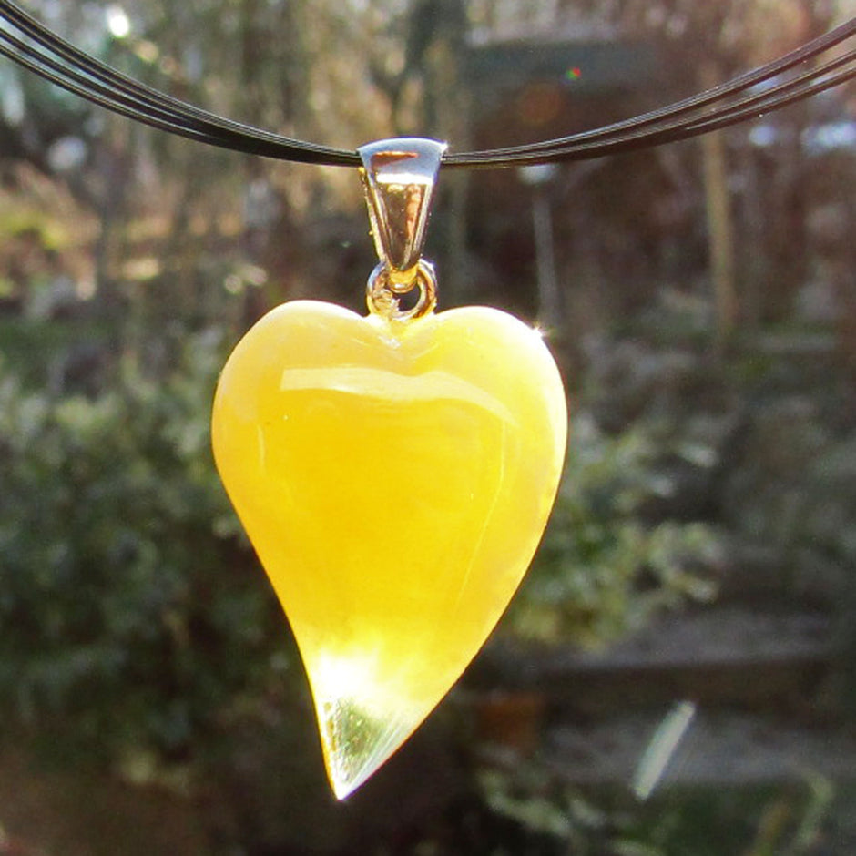 Einzigartiges Bernsteinherz in Butterscotch, Unikat
