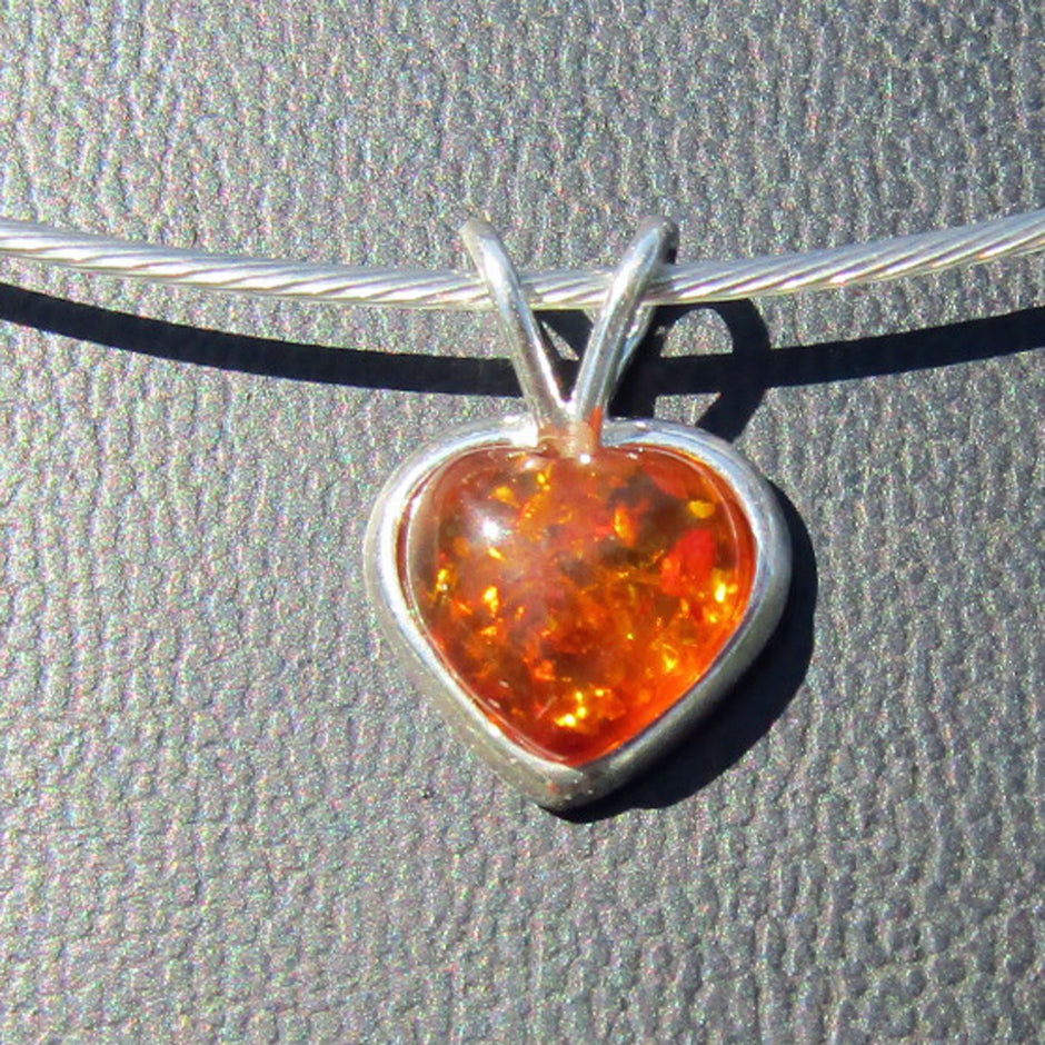 Kleines Herz aus 925er Silber mit Bernstein, Unikat