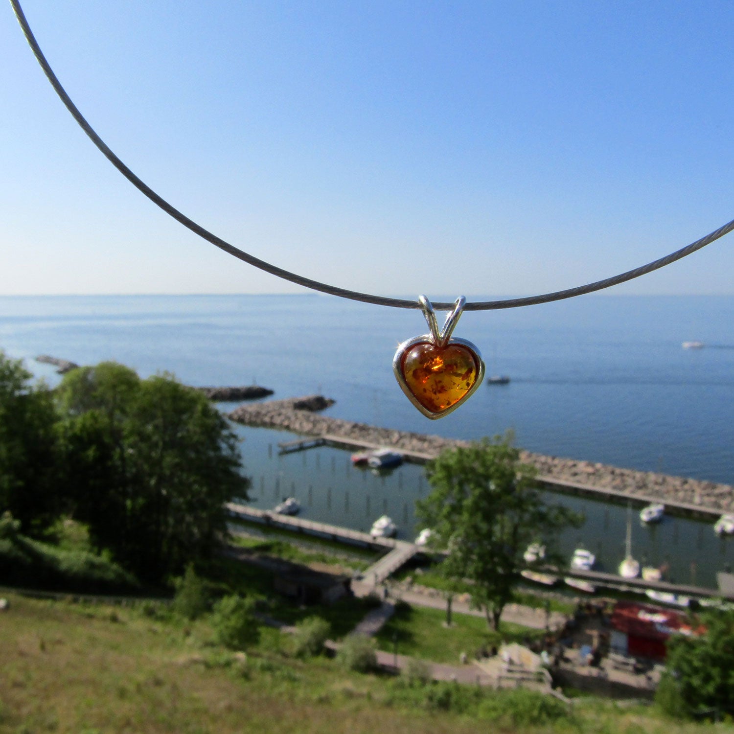 Kleines Herz aus 925er Silber mit Bernstein, Unikat