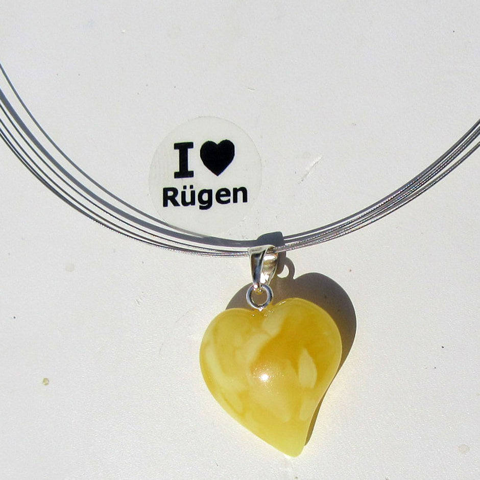 Helles Bernsteinherz von der Ostsee-Insel Rügen, Unikat