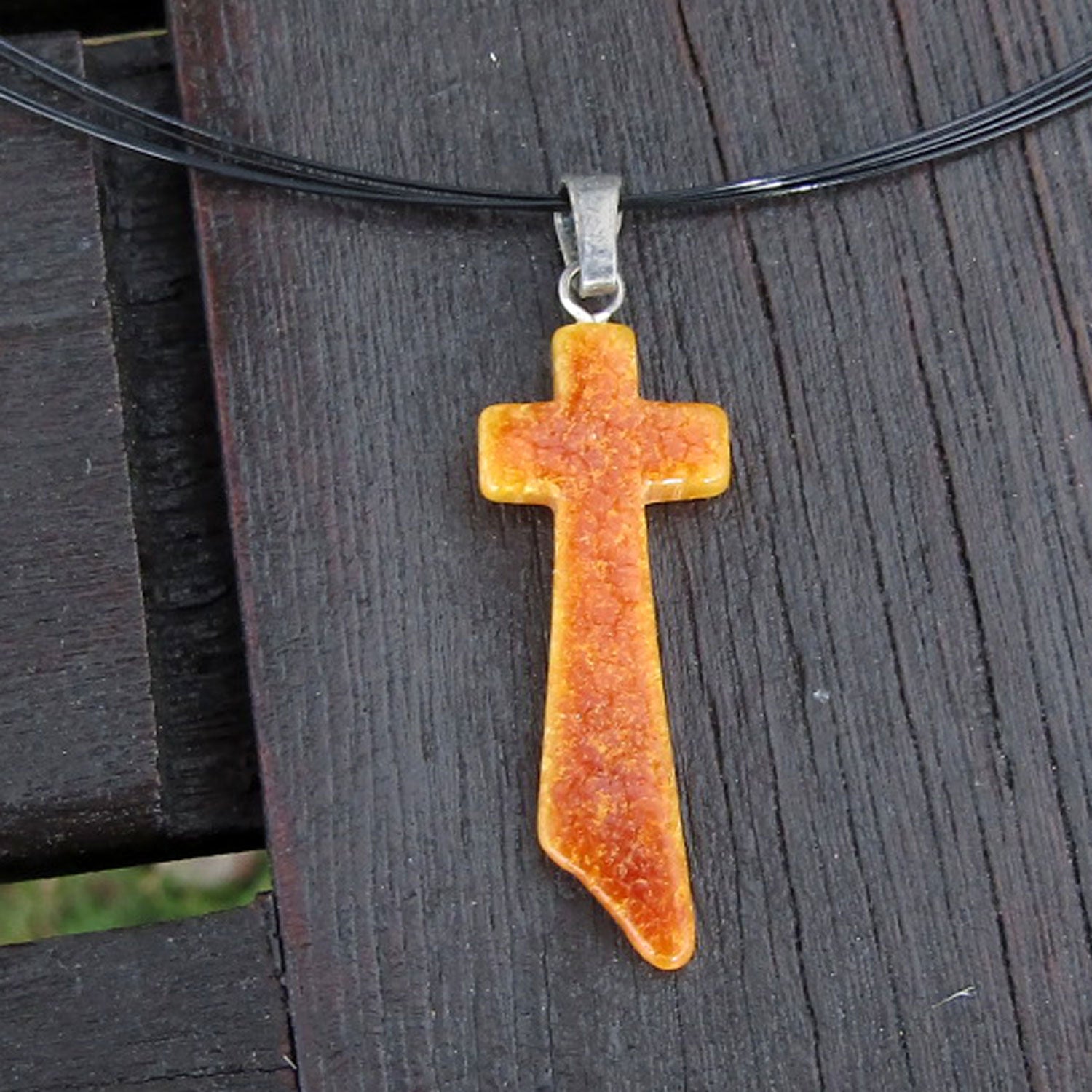 Schlankes Kreuz aus butterscotch Bernstein, Unikat