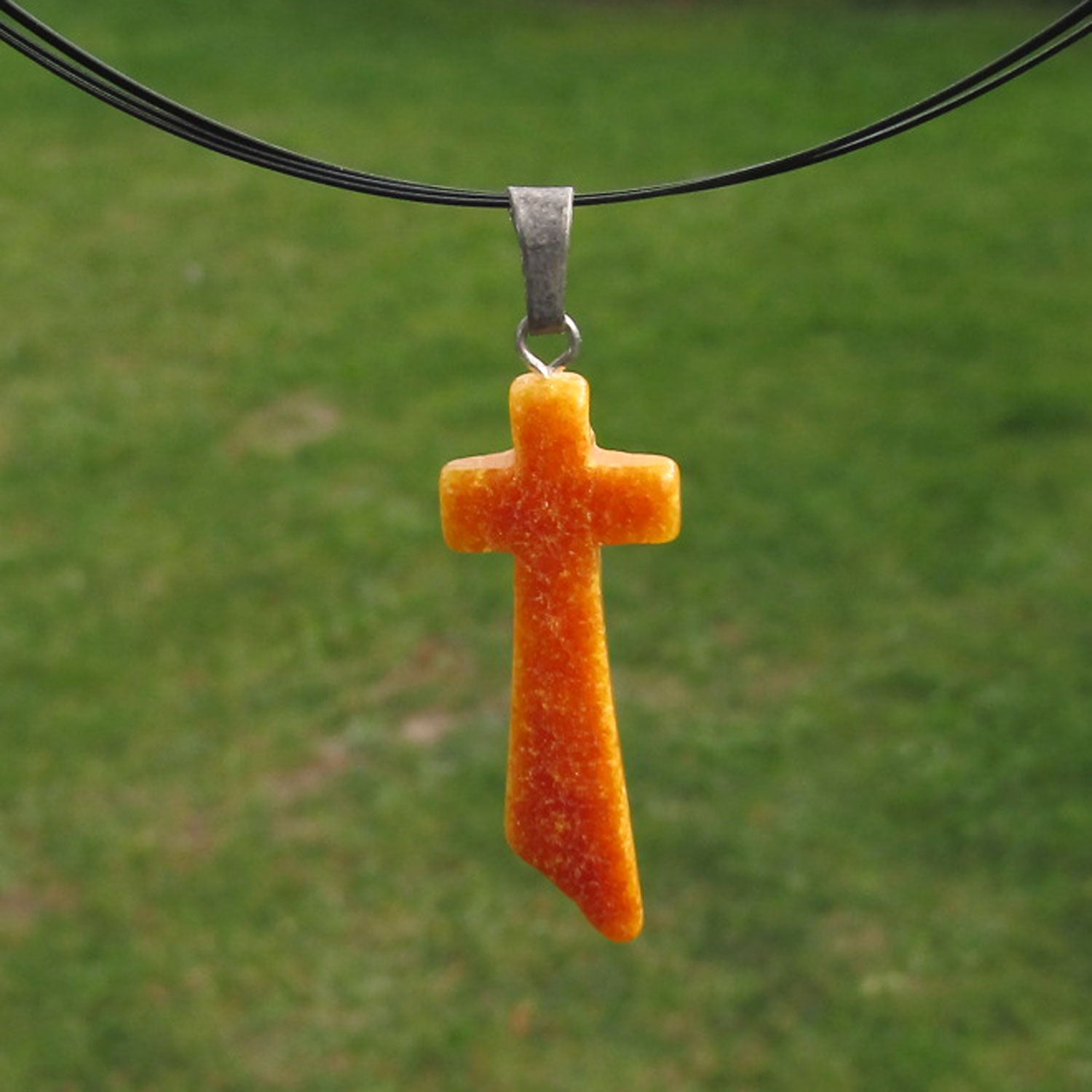 Schlankes Kreuz aus butterscotch Bernstein, Unikat