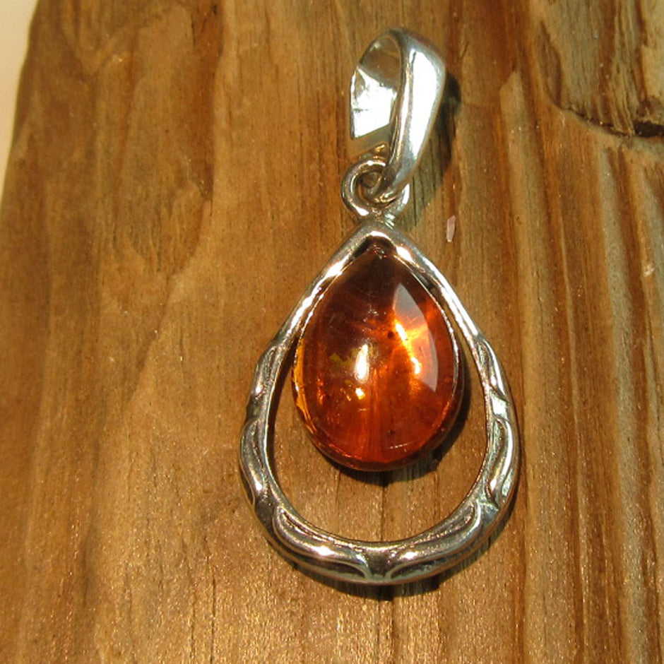 Silberanhänger mit cognacfarbenem Bernstein, Unikat