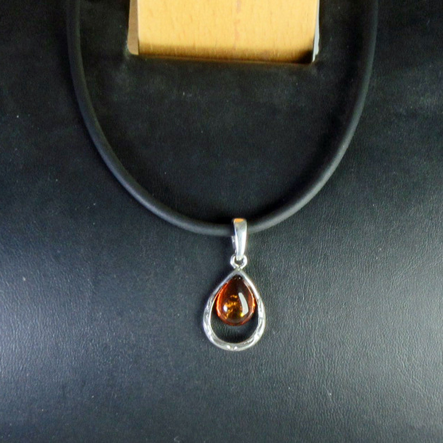 Silberanhänger mit cognacfarbenem Bernstein, Unikat