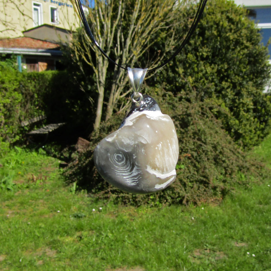 Fossil-Anhänger aus Dickmuschel mit Silberöse (925)