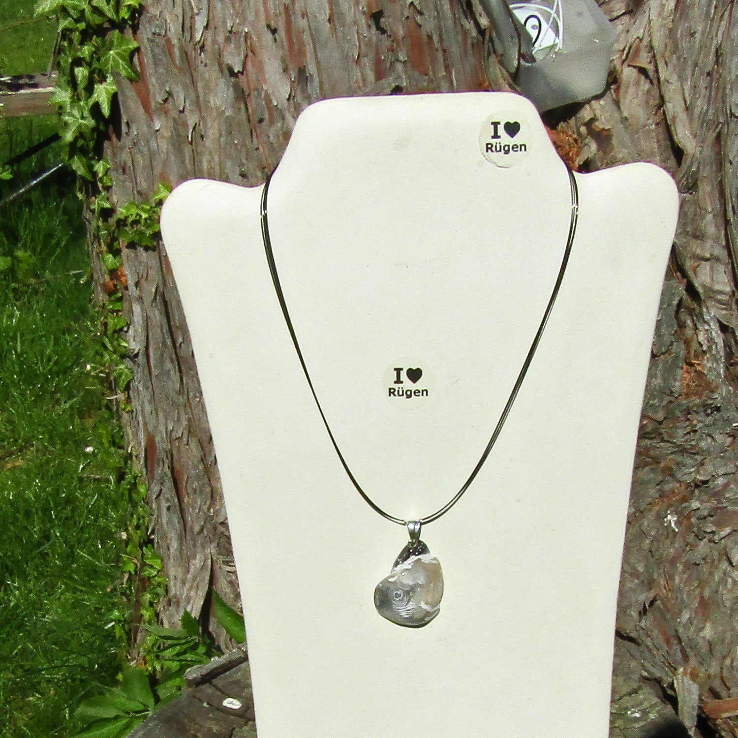 Fossil-Anhänger aus Dickmuschel mit Silberöse (925)