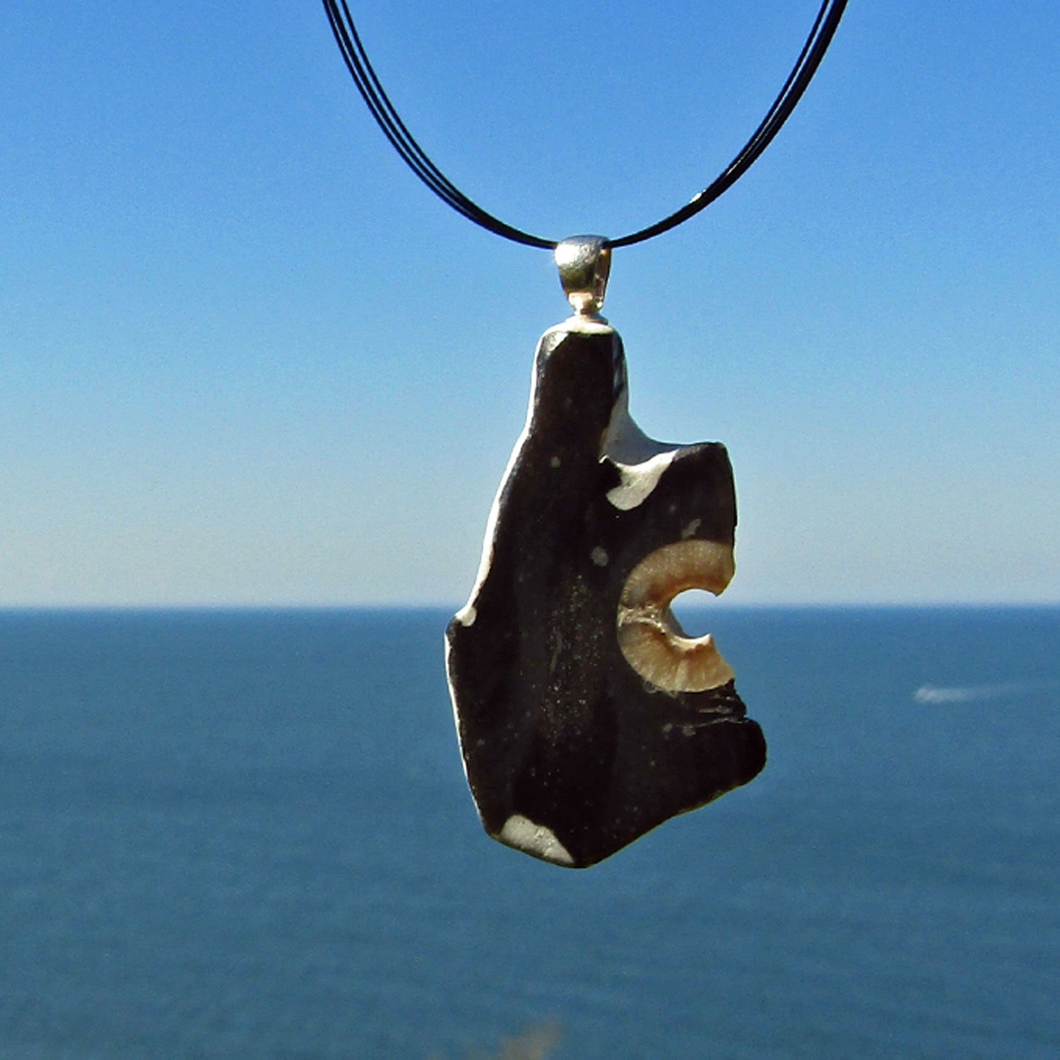 Anhänger Donnerkeil aus Feuerstein mit Silberring