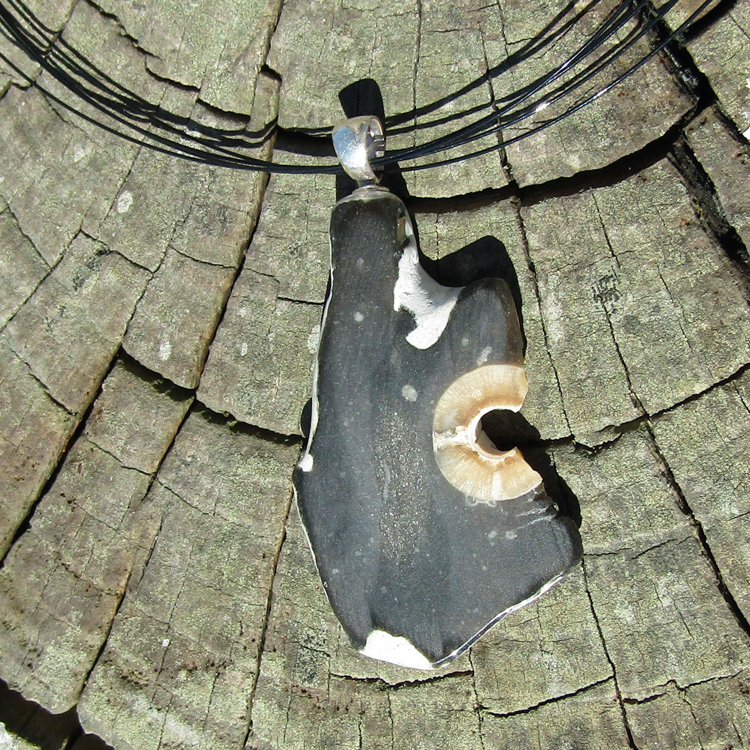 Anhänger Donnerkeil aus Feuerstein mit Silberring