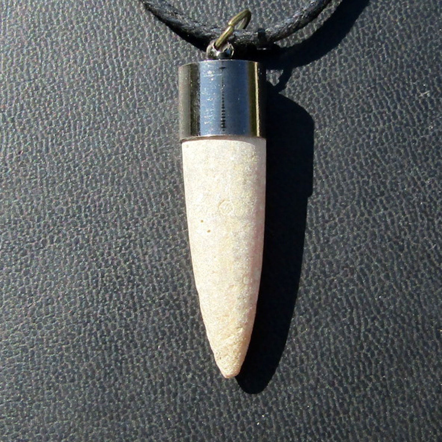 Belemnit mit geschwärzter Metallkappe, Einzelstück