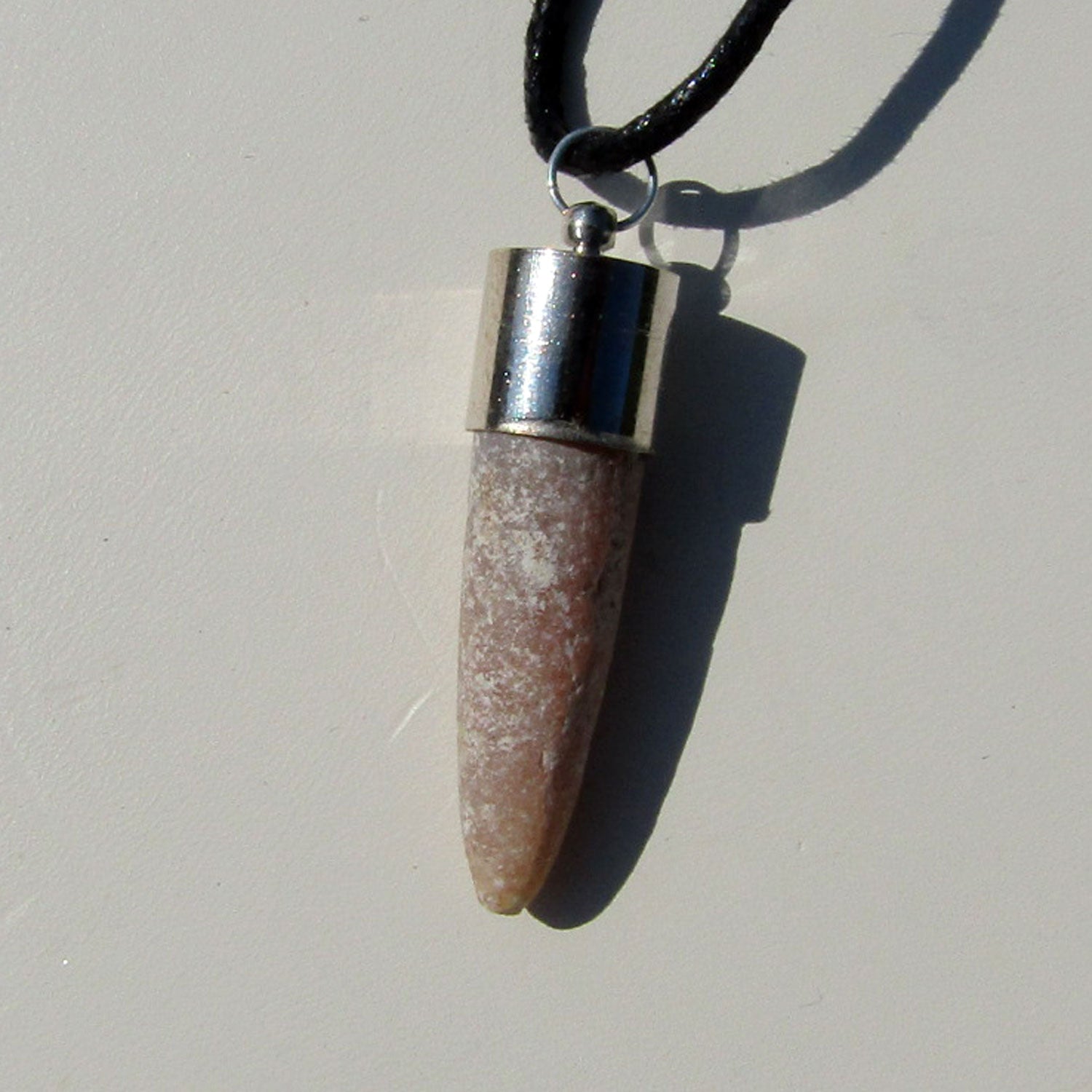 Donnerkeil (Belemnit) mit Metallkappe – Einzelstück