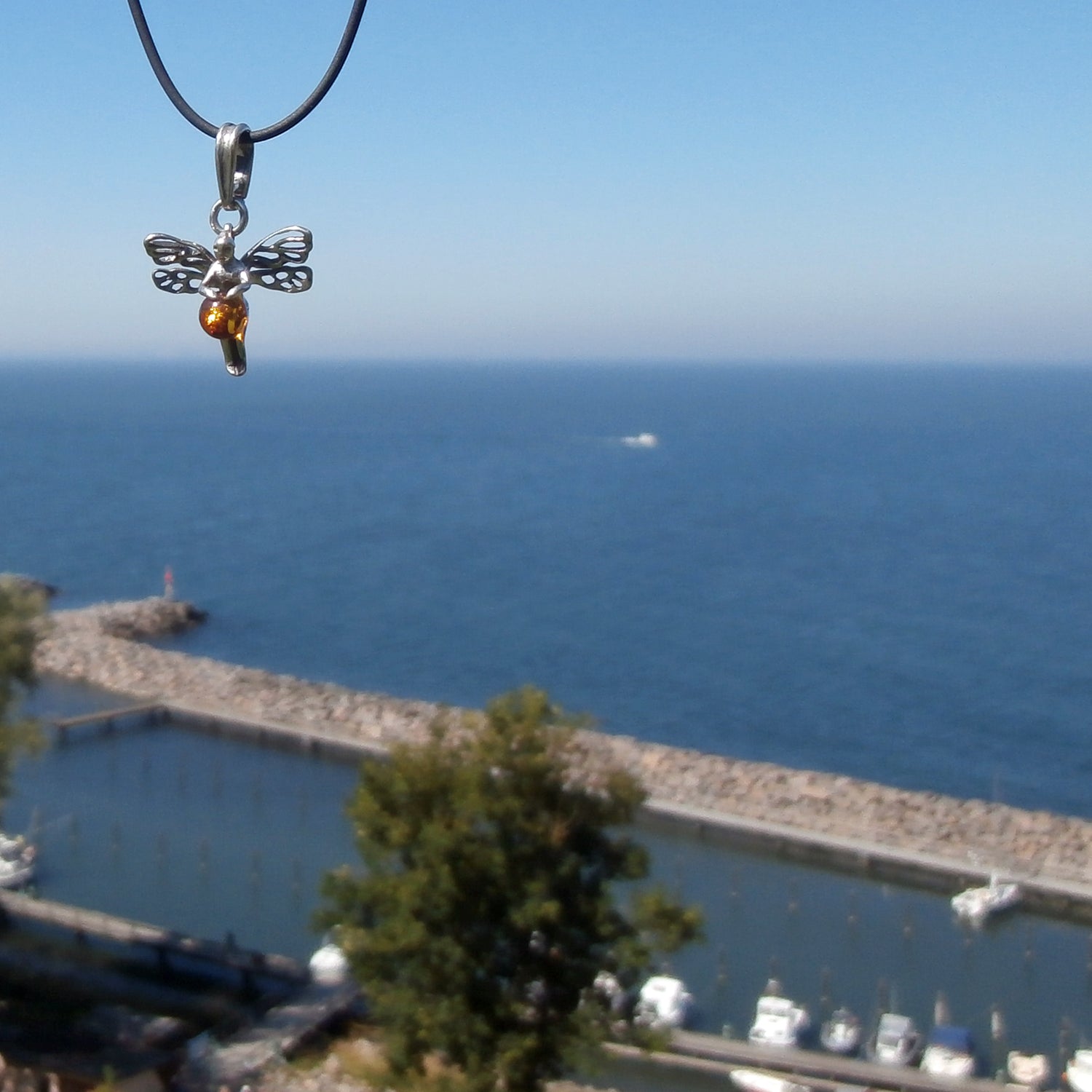 Einzelstück Glückselfe aus Silber mit Bernstein