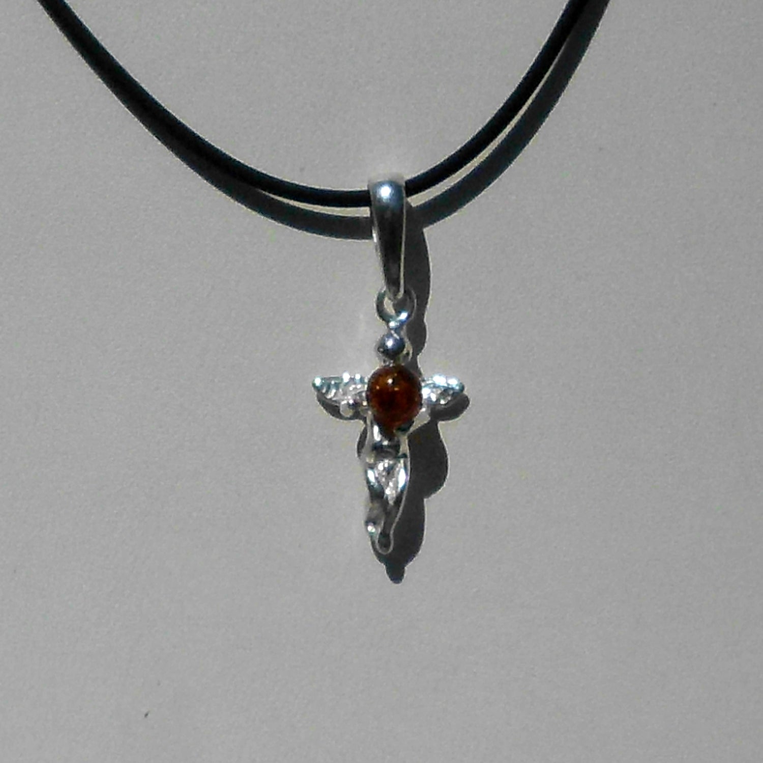 Engel-Anhänger aus Silber mit Bernsteinperle – Unikat